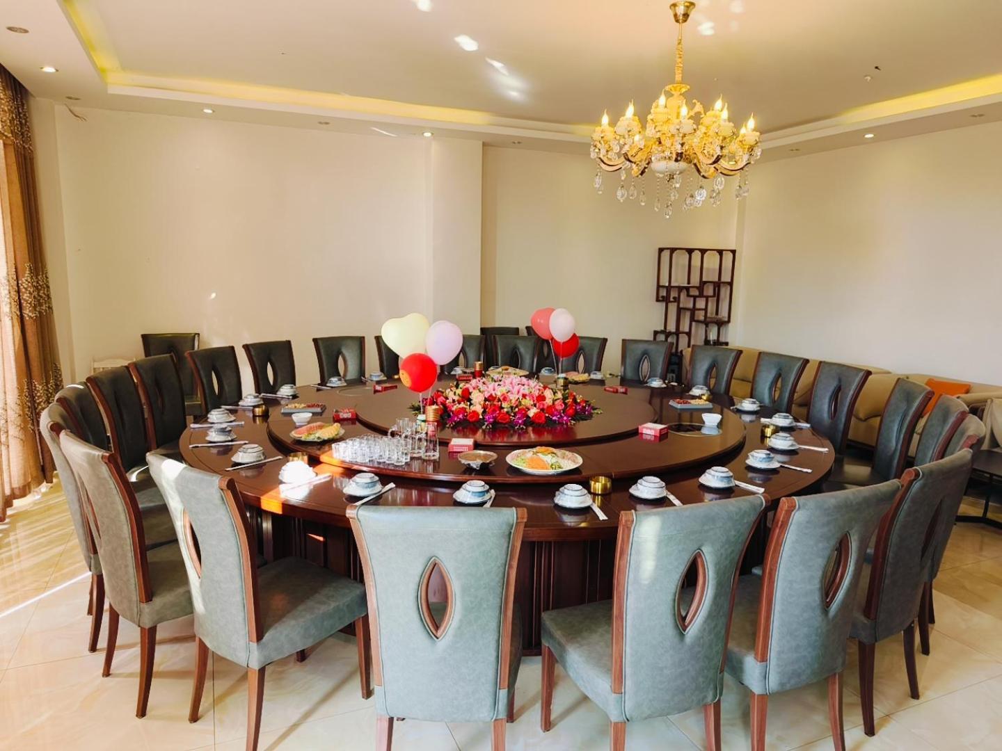 Bai Nian Sheng Shi Hotel Куньмин Экстерьер фото