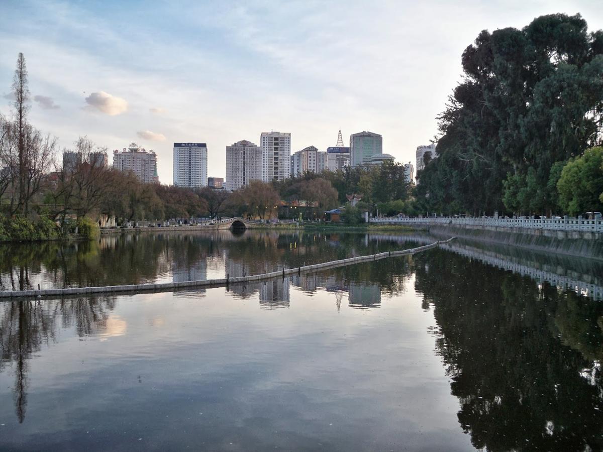 Bai Nian Sheng Shi Hotel Куньмин Экстерьер фото