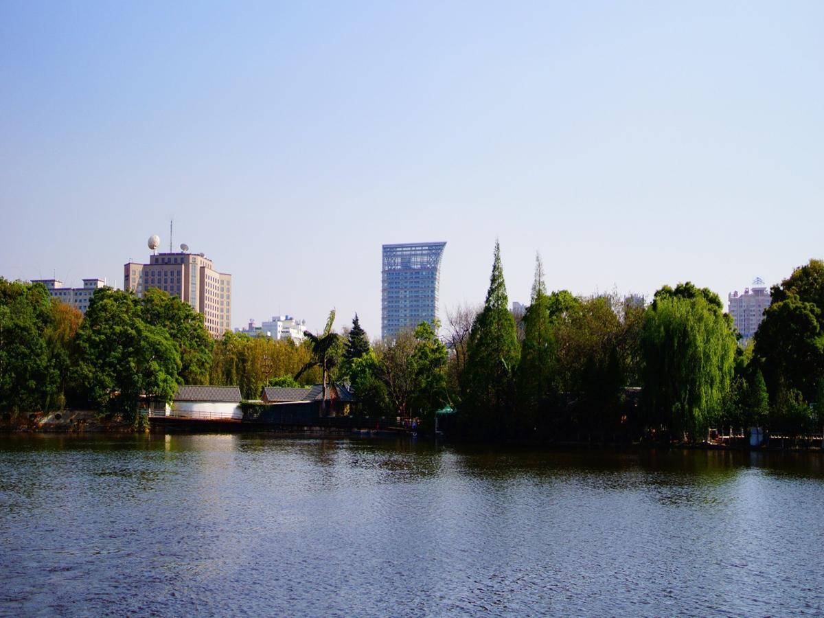 Bai Nian Sheng Shi Hotel Куньмин Экстерьер фото
