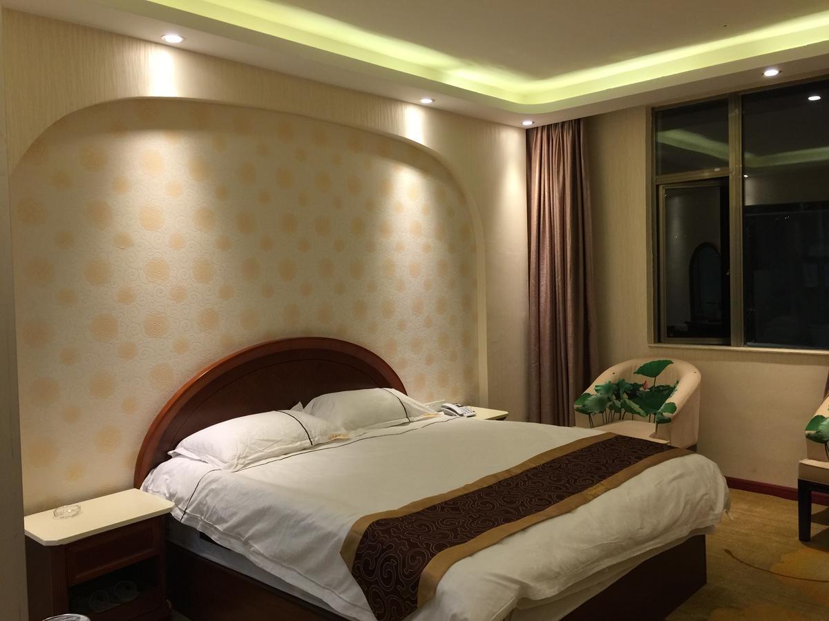 Bai Nian Sheng Shi Hotel Куньмин Экстерьер фото